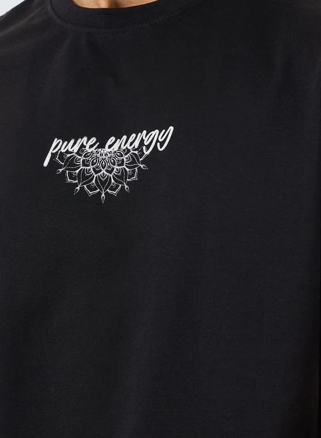 ستايلي تيشيرت بأكمام قصيرة وطبعة جرافيك